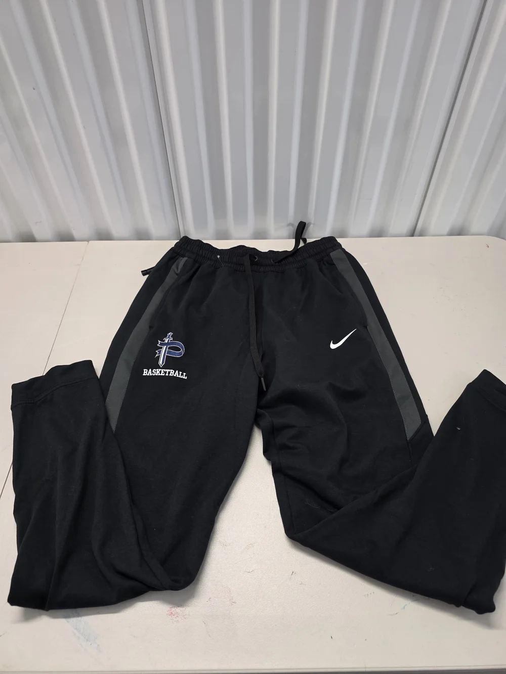Nike Therma Fit Track Pants With Basketball Logo Mens Size Medium Inseam 30 NWT